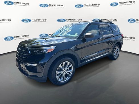 Certified 2022 Ford Explorer XLT w/ Equipment Group 202A image 2