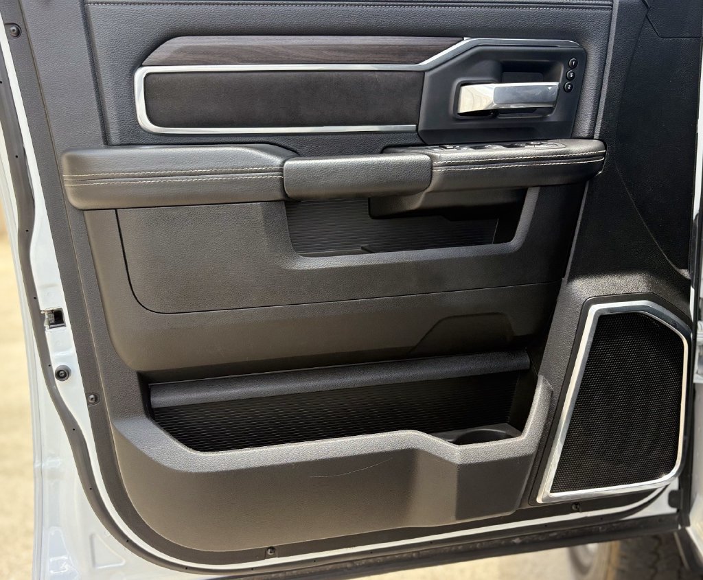 Used 2025 RAM 3500 Laramie AWD/4WD image 10
