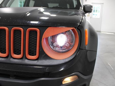 Used 2018 Jeep Renegade Trailhawk AWD/4WD image 11