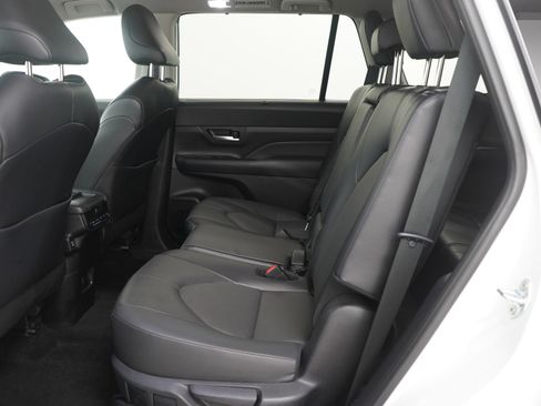 Used 2024 Toyota Grand Highlander XLE image 17