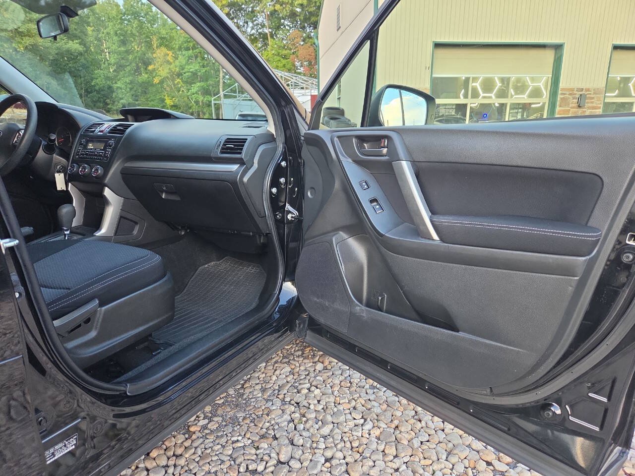 Used 2014 Subaru Forester 2.5i AWD/4WD image 23