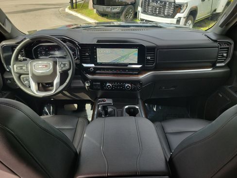 Used 2025 GMC Sierra 1500 Elevation w/ Elevation Premium Package AWD/4WD image 17
