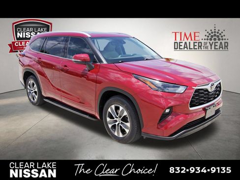 Used 2022 Toyota Highlander XLE FWD image 9