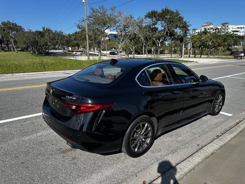 Used 2019 Alfa Romeo Giulia AWD image 4