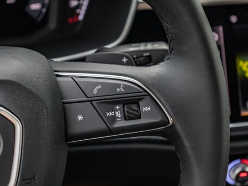 Certified 2025 Audi Q3 2.0T Premium image 11