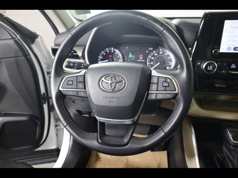 Used 2023 Toyota Highlander XLE image 21
