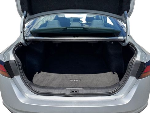 Used 2024 Nissan Altima 2.5 SV FWD image 14