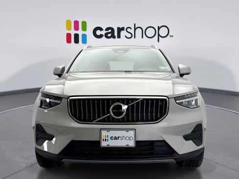 Used 2025 Volvo XC40 B5 Core image 8