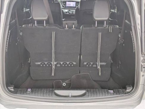 Used 2025 Chrysler Pacifica Select FWD image 6