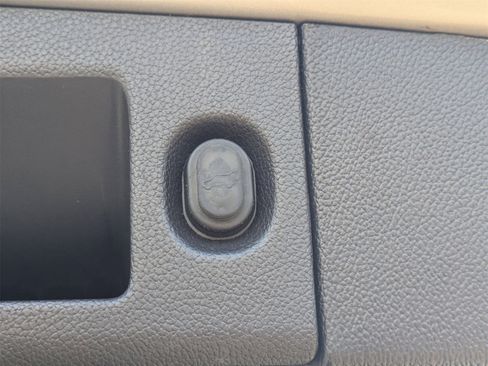 Used 2017 Chevrolet Suburban LT image 20