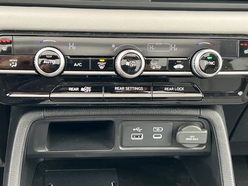 New 2025 Honda Pilot Touring image 24