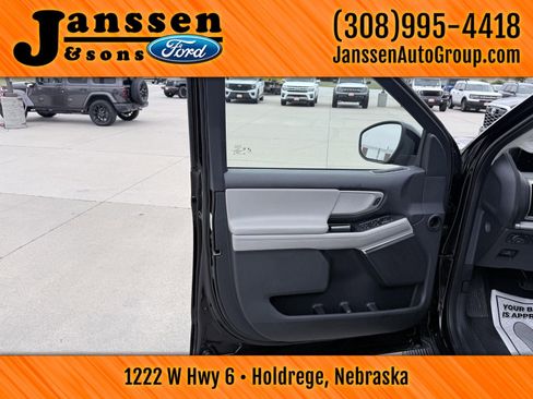 Used 2025 Ford Expedition Max Active AWD/4WD image 11