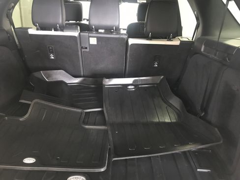 Used 2023 Land Rover Discovery S R-Dynamic image 24