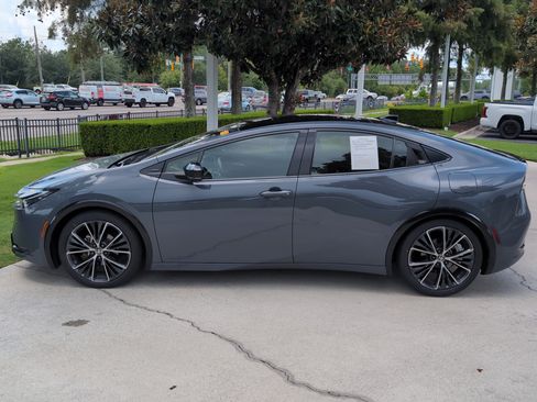 Used 2024 Toyota Prius Limited FWD image 7