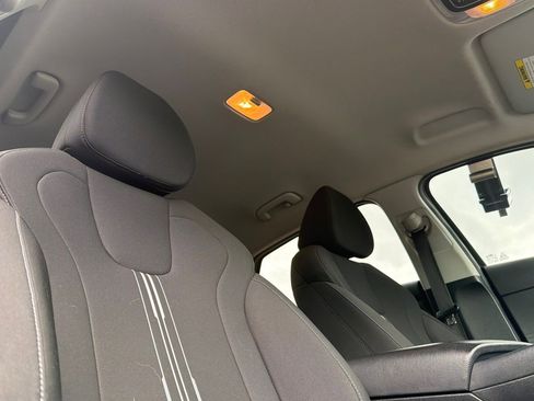 Used 2022 Hyundai Elantra Blue image 16