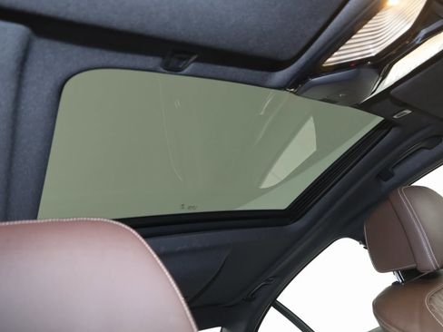 Used 2023 BMW M550i xDrive image 11