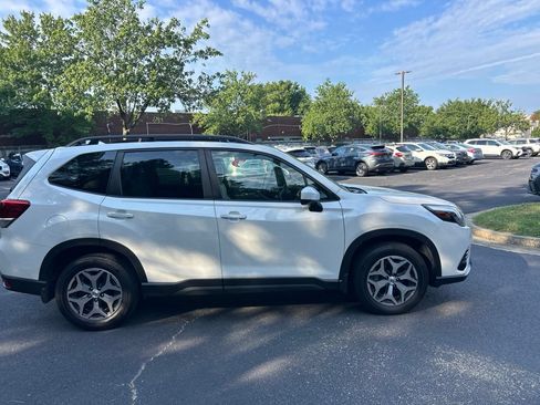 Used 2023 Subaru Forester Premium AWD/4WD image 3