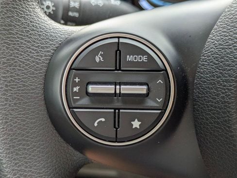 Used 2025 Kia Soul LX w/ LX Technology Package FWD image 23