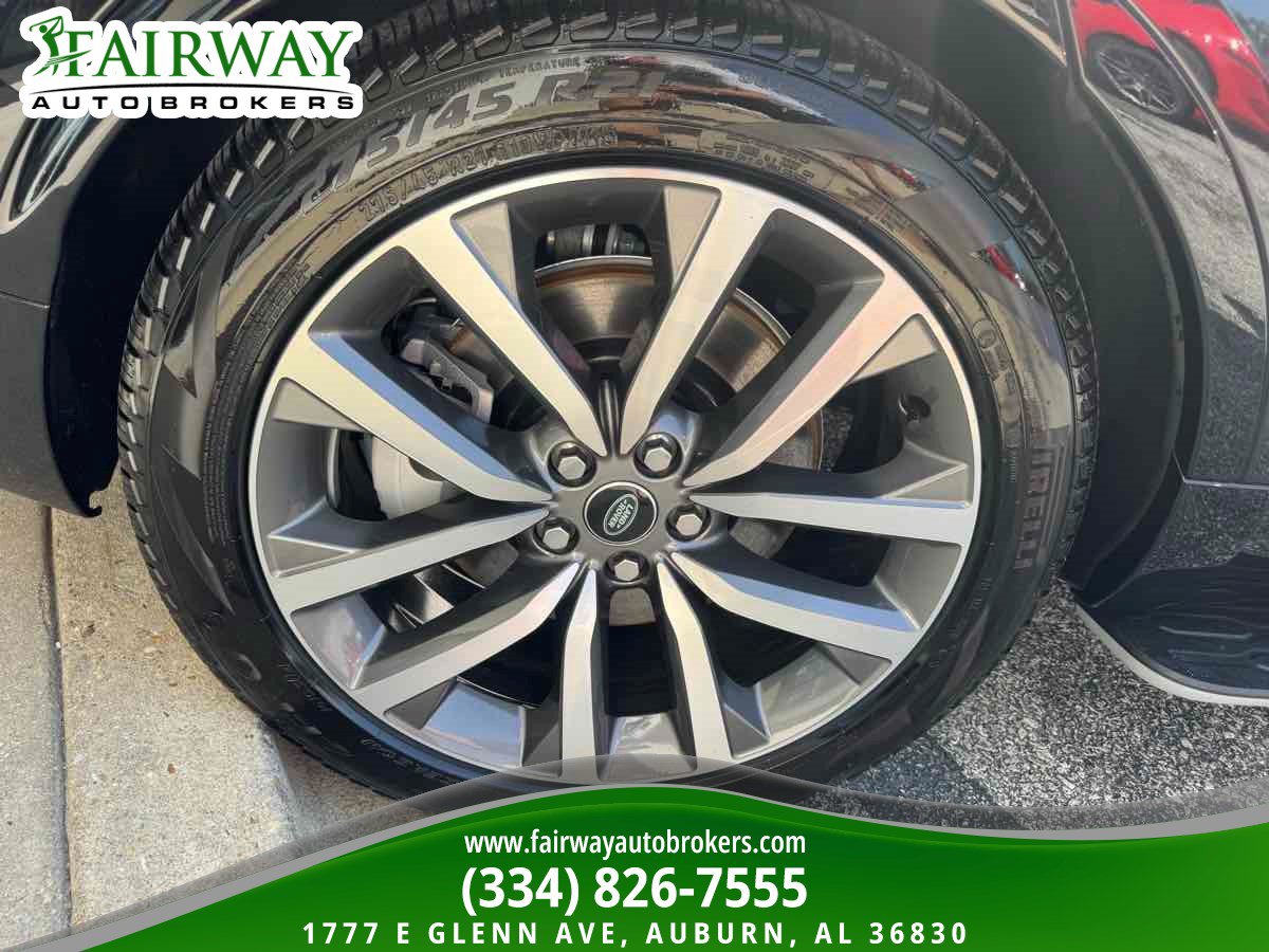 Used 2025 Land Rover Discovery Dynamic SE AWD/4WD image 35