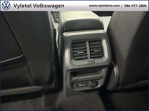 Used 2021 Volkswagen Tiguan SE R-Line image 14