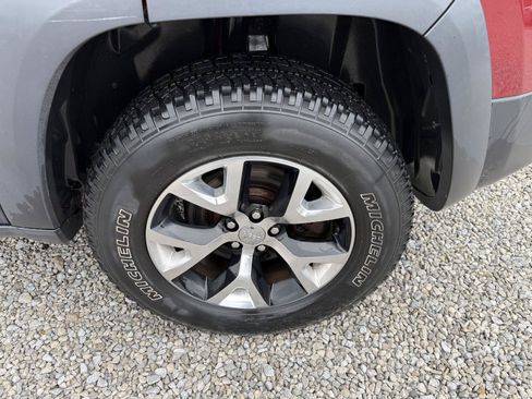 Used 2014 Jeep Cherokee Trailhawk w/ Leather Interior Group AWD/4WD image 12