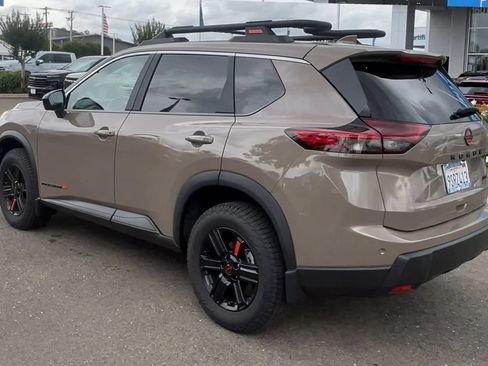 Used 2025 Nissan Rogue SV AWD/4WD image 5