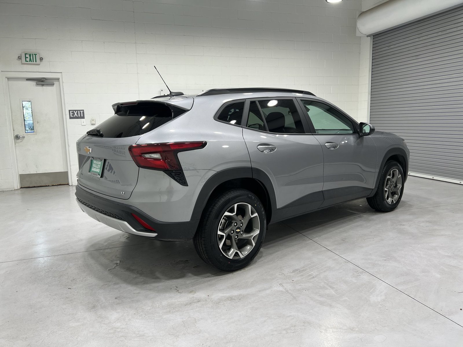 Used 2025 Chevrolet Trax LT w/ LT Convenience Package FWD image 8