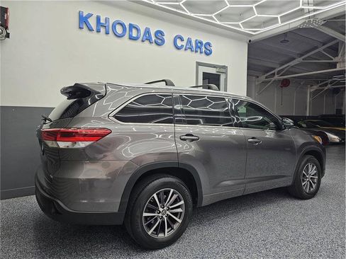 Used 2018 Toyota Highlander XLE image 6