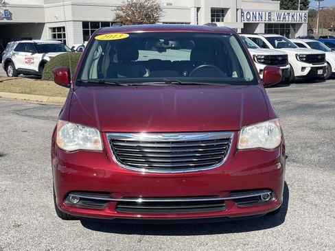 Used 2013 Chrysler Town & Country Touring image 10