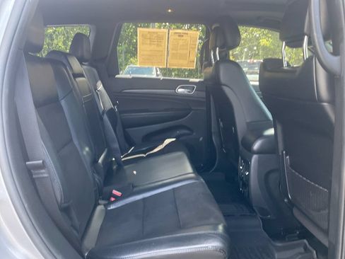 Used 2019 Jeep Grand Cherokee Altitude AWD/4WD image 13
