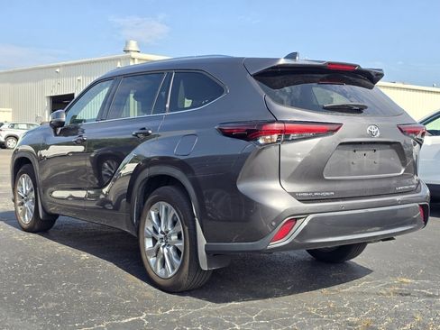 Used 2024 Toyota Highlander Limited AWD/4WD image 5