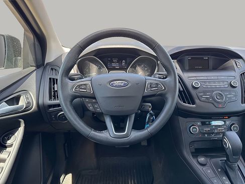 Used 2018 Ford Focus SE w/ SE Appearance Package image 13