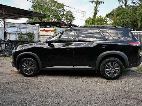 Used 2022 Nissan Pathfinder SV w/ SV Premium Package FWD image 6