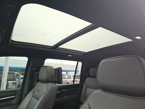 Used 2021 GMC Yukon XL Denali w/ Denali Ultimate Package image 22