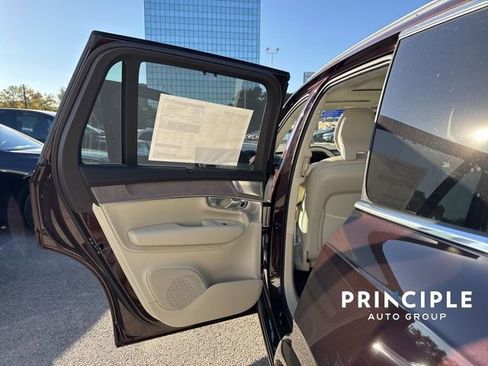 Used 2026 Volvo XC90 B6 Ultra w/ Lounge Package image 24