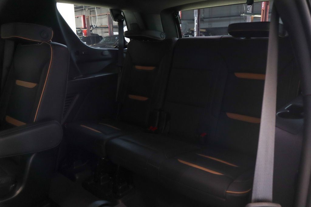 Used 2024 GMC Yukon AT4 w/ Technology Package AWD/4WD image 45