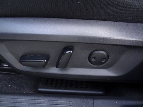 Used 2022 Nissan Rogue SV image 11