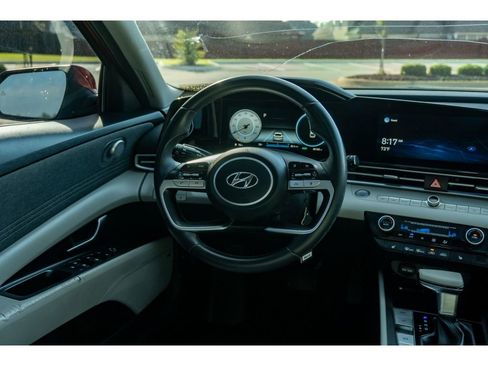 Used 2021 Hyundai Elantra Limited FWD image 21
