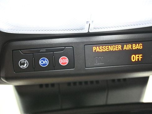 Used 2025 GMC Canyon AT4 w/ Technology Plus Package image 27