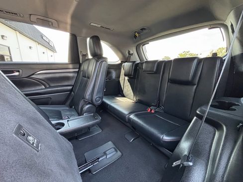 Used 2019 Toyota Highlander AWD V6 image 42