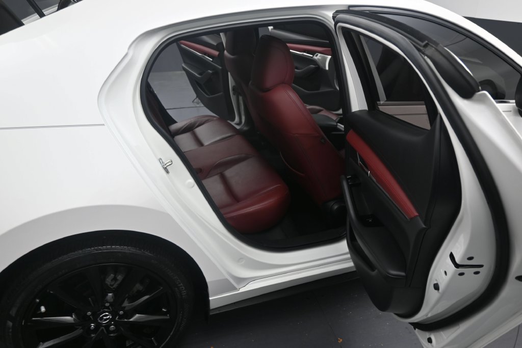 Used 2023 MAZDA MAZDA3 s AWD/4WD image 19