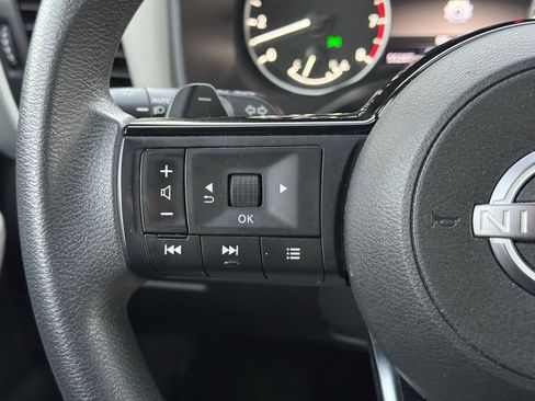 Used 2023 Nissan Rogue SV image 25