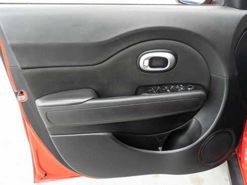 Used 2016 Kia Soul + image 13