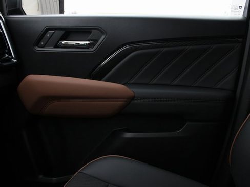 Used 2025 GMC Canyon AT4 image 28