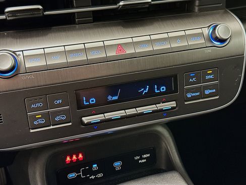 Used 2025 Hyundai Kona SEL AWD/4WD image 24