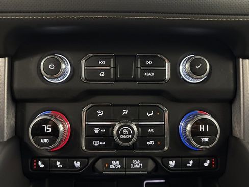 Used 2024 GMC Yukon SLT image 20