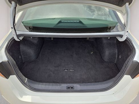 Used 2025 Nissan Altima 2.5 SV FWD image 13