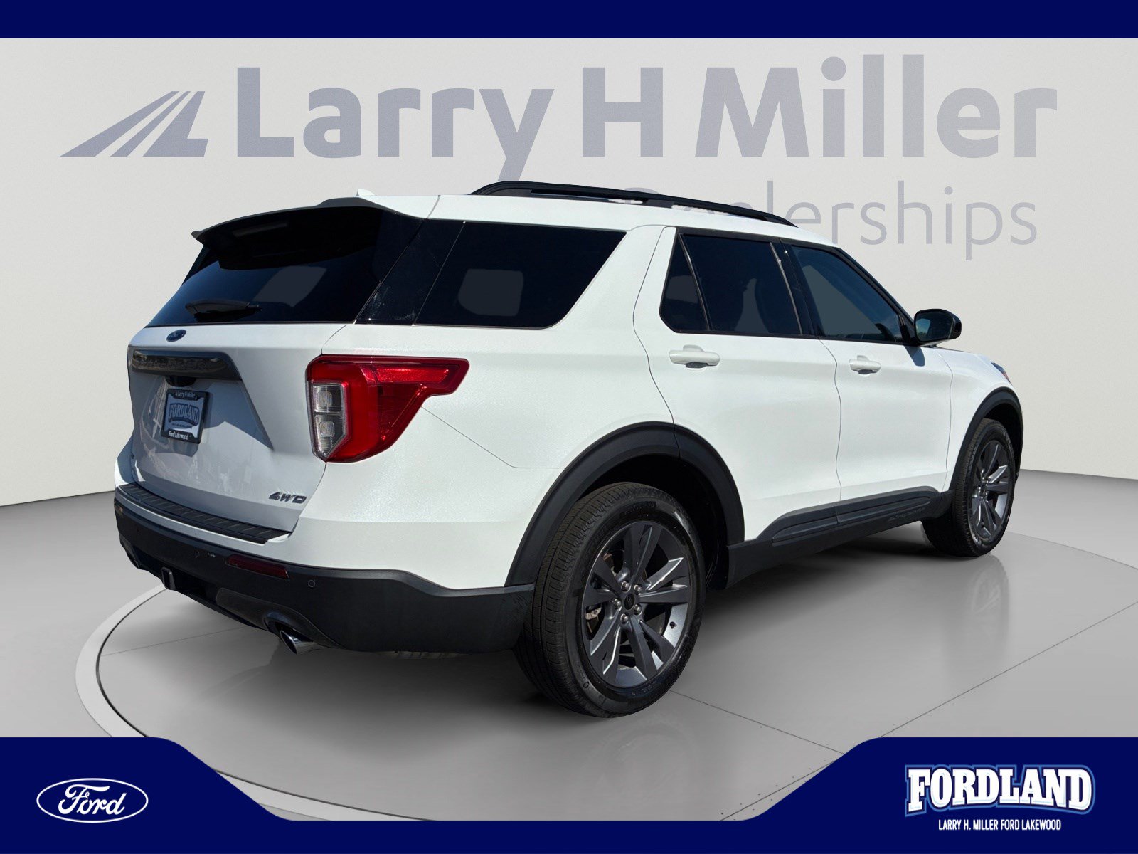 Used 2023 Ford Explorer XLT w/ Equipment Group 202A AWD/4WD image 5
