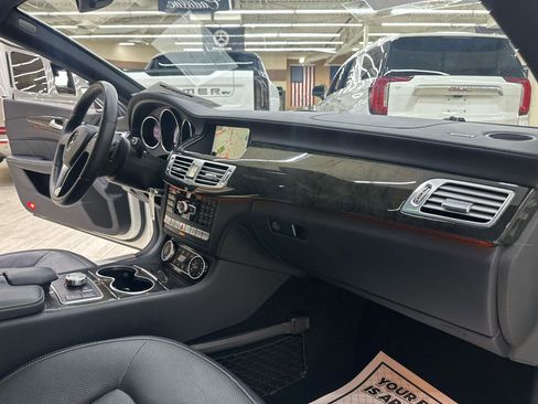Used 2014 Mercedes-Benz CLS 550 4MATIC w/ Premium 1 Package image 38