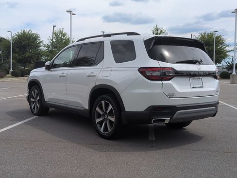 Used 2024 Honda Pilot Touring image 6